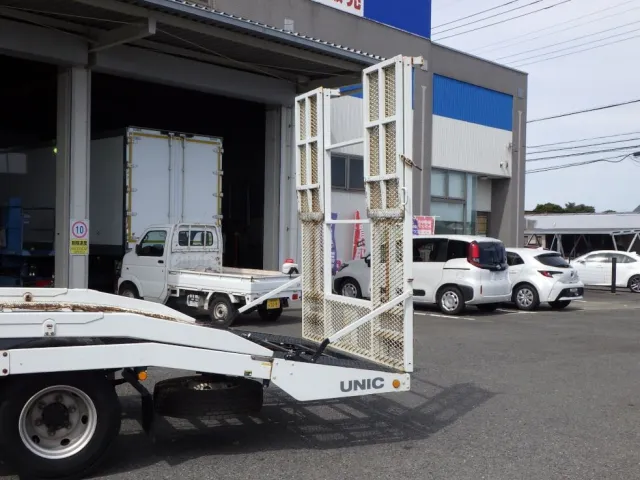 歩み板の格納状態です。|三菱 キャンター TKG-FEB90(2WD)の写真14