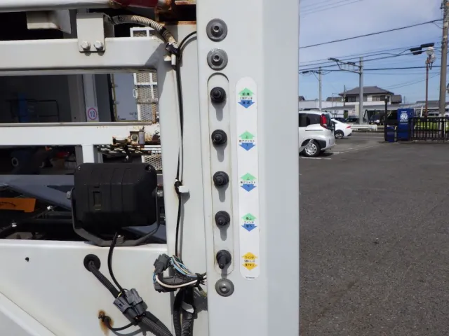 上物の操作スイッチです。|三菱 キャンター TKG-FEB90(2WD)の写真17