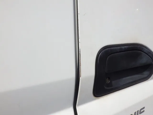 運転席側ドアにキズがあります。|三菱 キャンター TKG-FEB90(2WD)の写真27