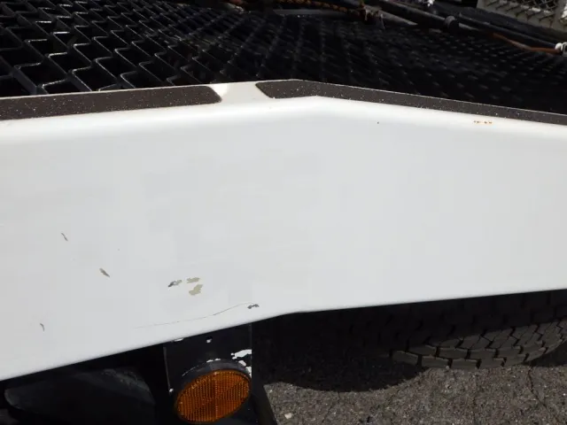 左右のサイドレールにキズ・サビがあります。|三菱 キャンター TKG-FEB90(2WD)の写真29