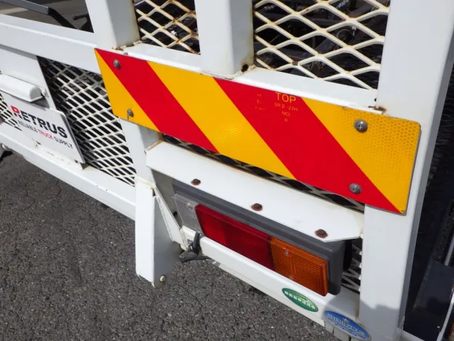 リヤ周りにキズ・サビがあります。|三菱 キャンター TKG-FEB90(2WD)の写真38