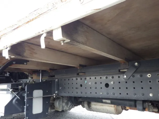 シャーシとネタの状態です。（縦ネタは鉄・横ネタは木製です）|三菱 キャンター TPG-FEB50(2WD)の写真7