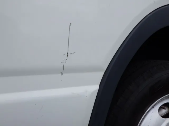 助手席側ドアにキズ・ヘコミがあります。|三菱 キャンター TPG-FEB50(2WD)の写真19