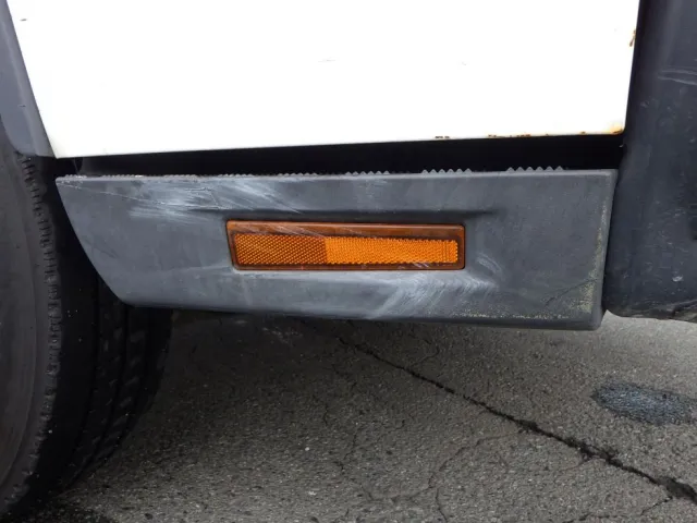 運転席側ステップカバーにスレがあります。|三菱 キャンター TPG-FEB50(2WD)の写真20