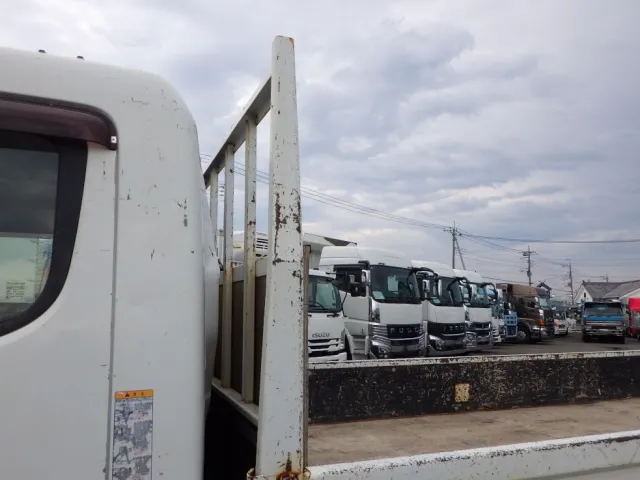 プロテクターの両サイドにキズ・サビがあります。|三菱 キャンター TPG-FEB50(2WD)の写真25