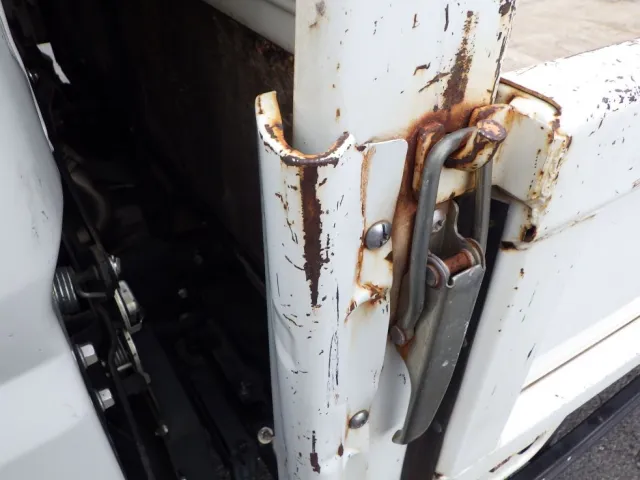 左右のプロテクターカバーにキズ・サビ・ヘコミがあります。|三菱 キャンター TPG-FEB50(2WD)の写真26