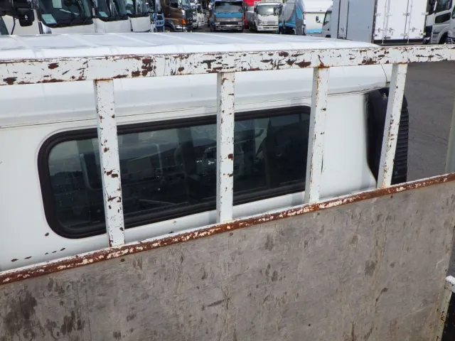 プロテクター裏側にキズ・サビ・ヘコミがあります。|三菱 キャンター TPG-FEB50(2WD)の写真31