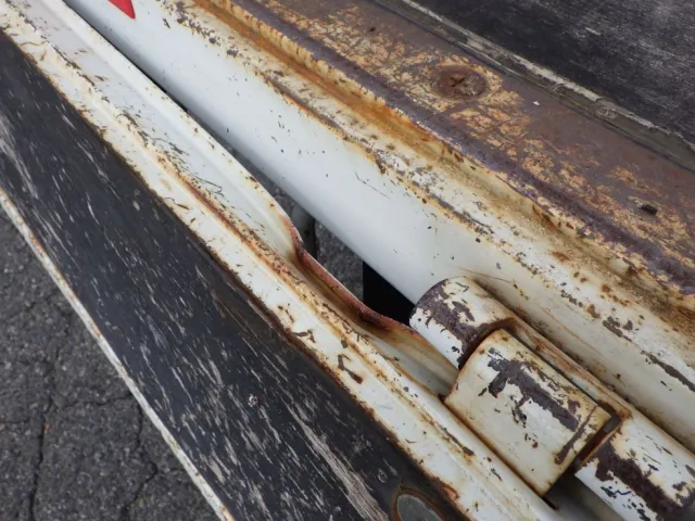 リヤアオリにキズ・サビ・曲がりがあります。（内板に割れがあります）|三菱 キャンター TPG-FEB50(2WD)の写真32