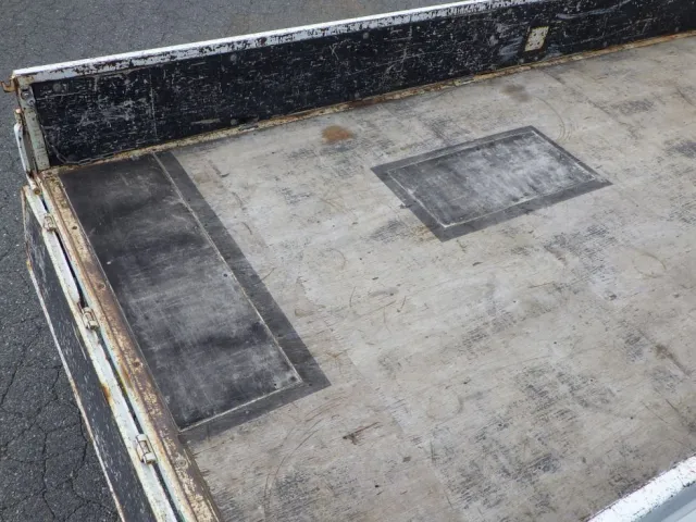 床板に張替えがあります。|三菱 キャンター TPG-FEB50(2WD)の写真33