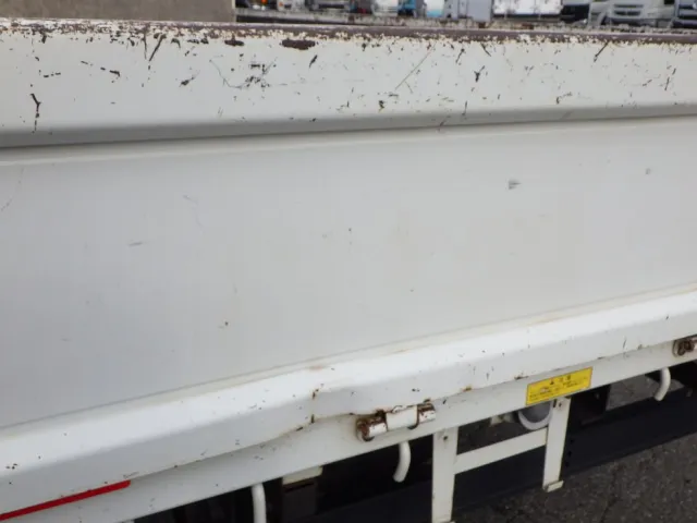 リヤアオリにキズ・サビ・ヘコミがあります。|三菱 キャンター TPG-FEB50(2WD)の写真34