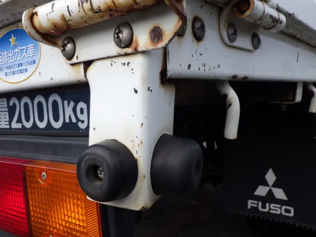 運転席側当たりゴムに曲がりがあります。|三菱 キャンター TPG-FEB50(2WD)の写真37