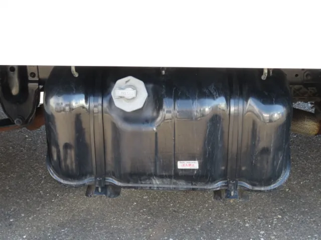 燃料タンクは80Lです。|いすゞ エルフ TPG-NJR85AN(2WD)の写真20