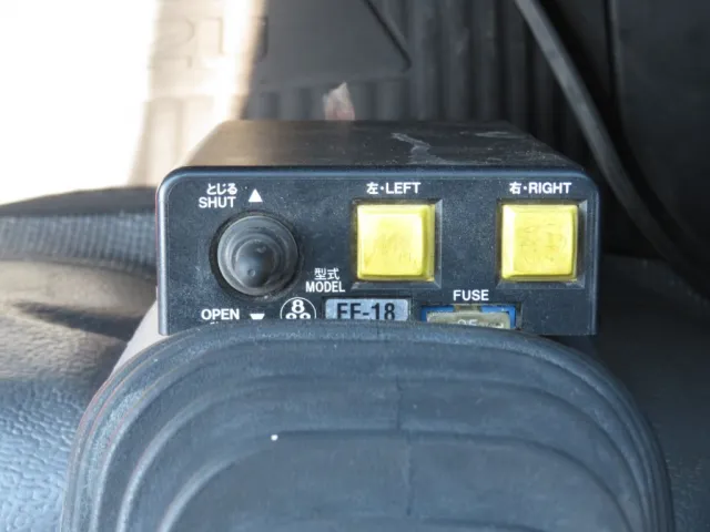 コボレーンの操作スイッチです。|いすゞ エルフ TPG-NJR85AN(2WD)の写真21