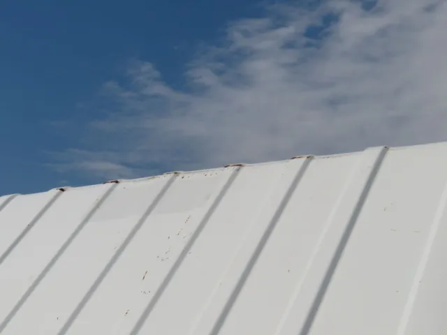 ルーフ後方にサビがあります。|いすゞ エルフ TPG-NJR85AN(2WD)の写真26