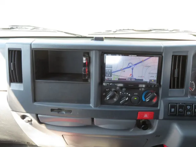 インパネ周りの状態です。|いすゞ エルフ TPG-NJR85AN(2WD)の写真28