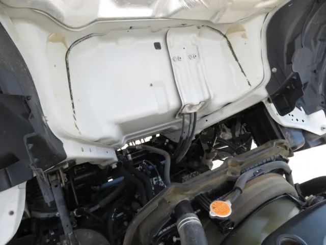 キャブ下面の状態です。|いすゞ エルフ TPG-NJR85AN(2WD)の写真35