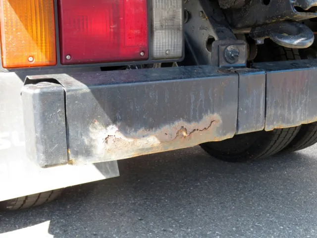 リアバンパーに腐食箇所があります。|いすゞ エルフ TPG-NJR85AN(2WD)の写真43