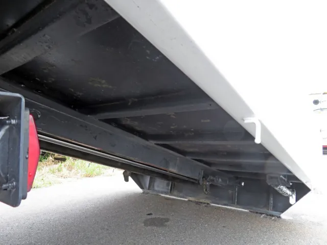 床底面の状態です。|いすゞ エルフ TKG-NPR85YN(2WD)の写真15