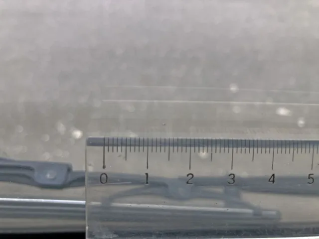 フロントガラス運転席側に小キズがあります。|いすゞ エルフ TKG-NPR85YN(2WD)の写真18