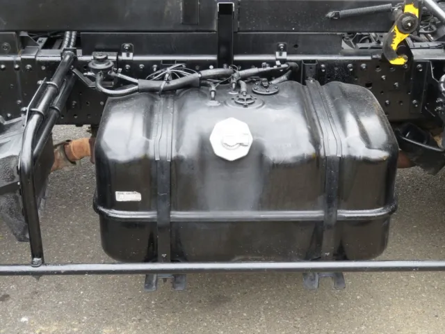 燃料タンクは100Lです。|いすゞ エルフ TKG-NPR85YN(2WD)の写真21