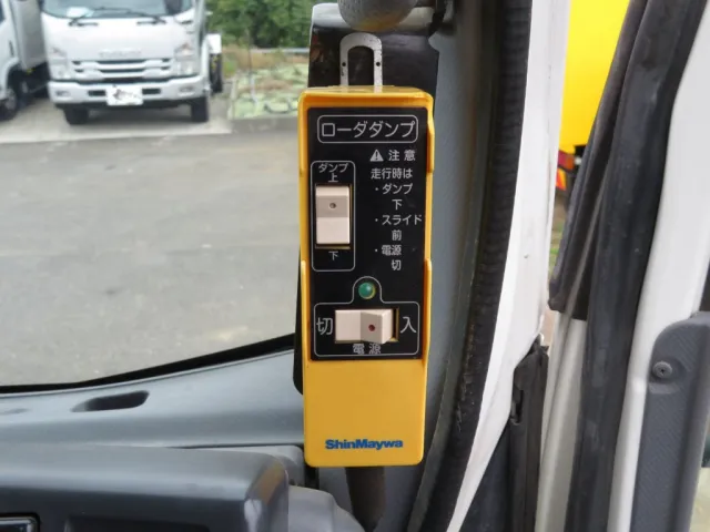 上物の操作スイッチです。|いすゞ エルフ TKG-NPR85YN(2WD)の写真22
