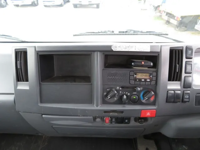 インパネ周りの状態です。|いすゞ エルフ TKG-NPR85YN(2WD)の写真23