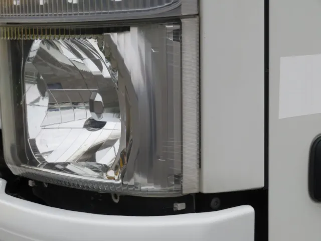 ヘッドライト助手席側にヒビがあります。|いすゞ エルフ TKG-NPR85YN(2WD)の写真28