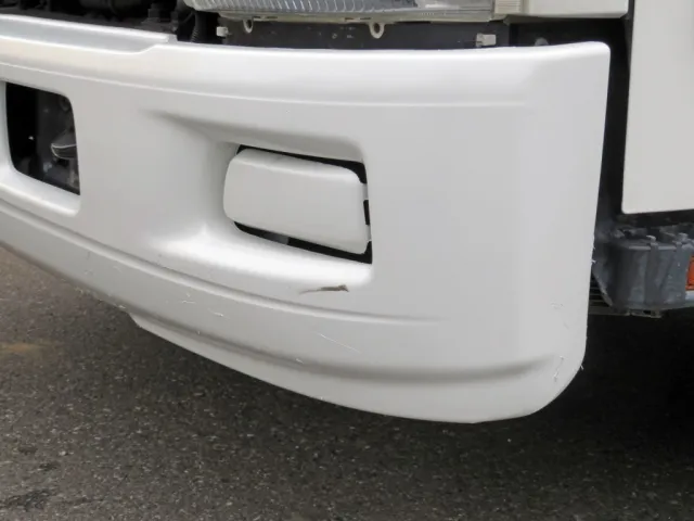 フロントバンパー助手席側にキズがあります。|いすゞ エルフ TKG-NPR85YN(2WD)の写真29