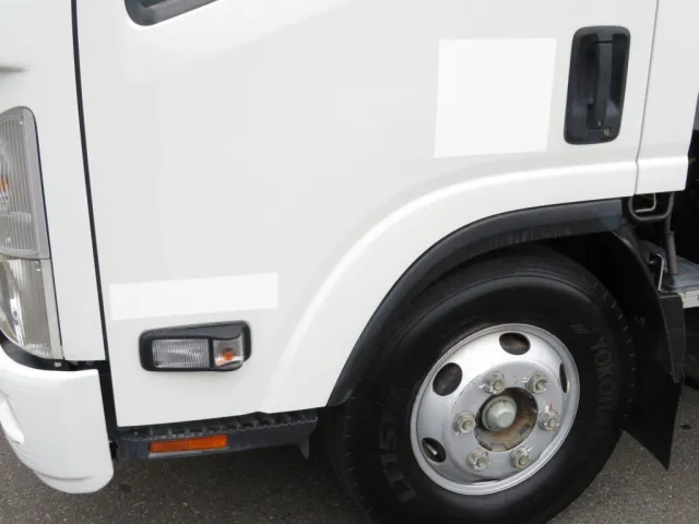 助手席ドアに看板隠し塗装がされています。|いすゞ エルフ TKG-NPR85YN(2WD)の写真30