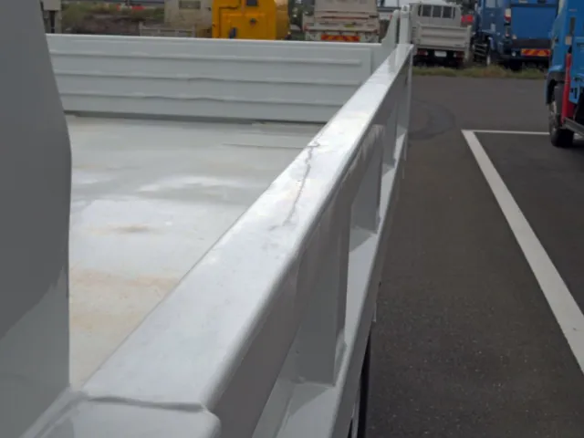 ボディー助手席側上面にヘコミがあります。|いすゞ エルフ TKG-NPR85YN(2WD)の写真36