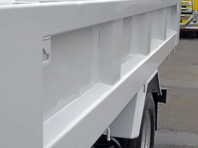 ボディー助手席側に膨らみ箇所があります。|いすゞ エルフ TKG-NPR85YN(2WD)の写真37