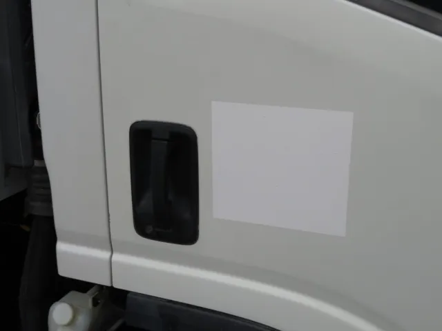 運転席ドアに看板隠し塗装がされています。|いすゞ エルフ TKG-NPR85YN(2WD)の写真39