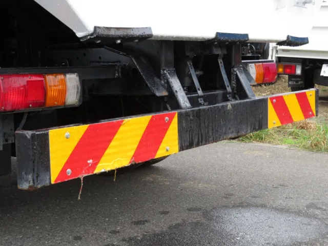 反射板にキズがあります。|いすゞ エルフ TKG-NPR85YN(2WD)の写真47