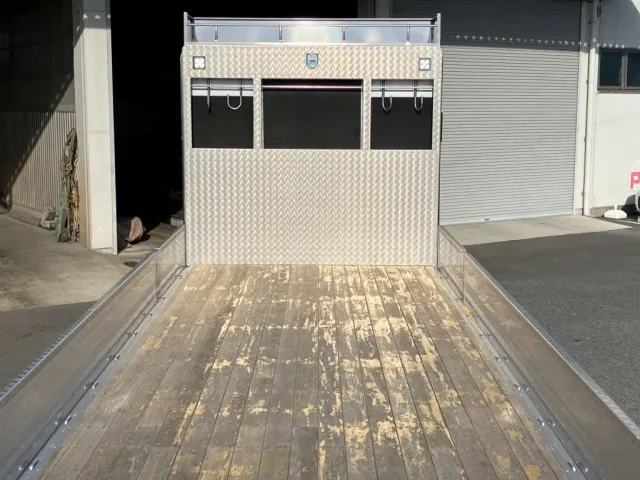 鳥居はアルミ縞板張りです。|三菱 スーパーグレート 2PG-FS74HZの写真11