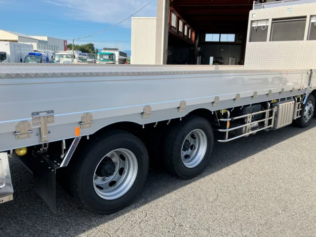 サイドバンバー・フェンダー・アオリキャッチ&ヒンジはステンレス製です。|三菱 スーパーグレート 2PG-FS74HZの写真14