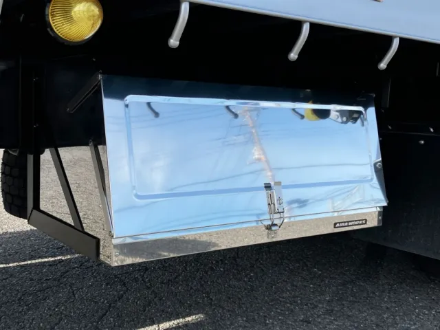 工具箱はステンレス製です。|三菱 スーパーグレート 2PG-FS74HZの写真15