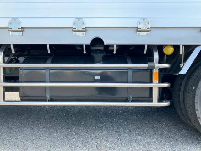 燃料タンクは300Lです。|三菱 スーパーグレート 2PG-FS74HZの写真18