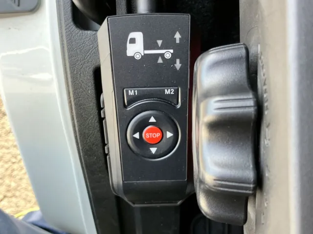 エアサスのコントローラーです。|三菱 スーパーグレート 2PG-FS74HZの写真20