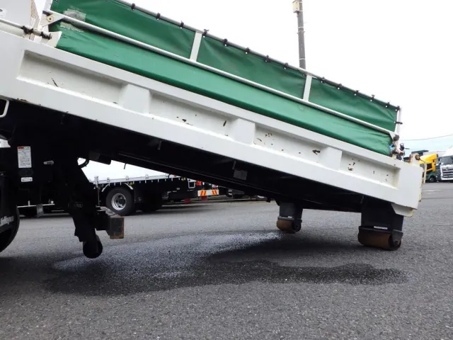 ジャッキの着いた状態です。|日野 レンジャー 2KG-FC2ABA(2WD)の写真11