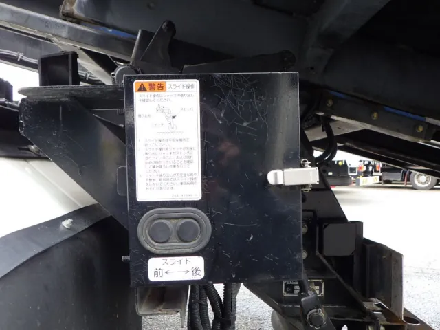 スライドの操作スイッチです。|日野 レンジャー 2KG-FC2ABA(2WD)の写真14