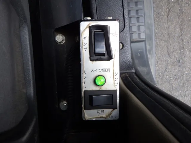 上物の操作スイッチです。|日野 レンジャー 2KG-FC2ABA(2WD)の写真23