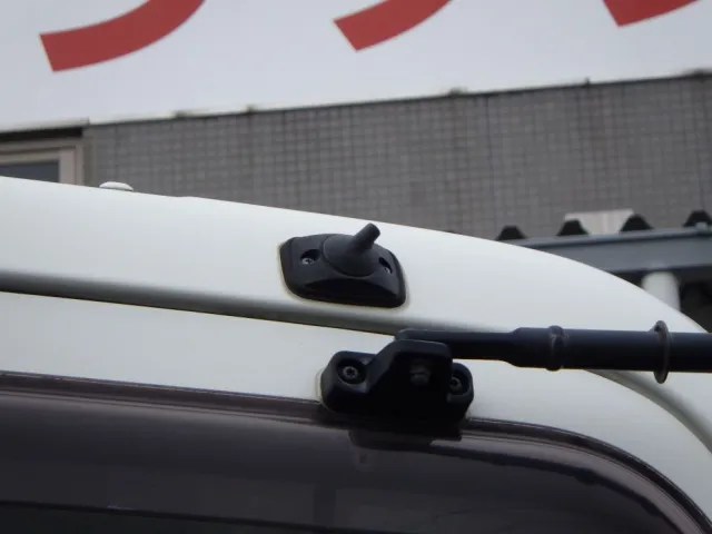 アンテナが欠損しています。|日野 レンジャー 2KG-FC2ABA(2WD)の写真32