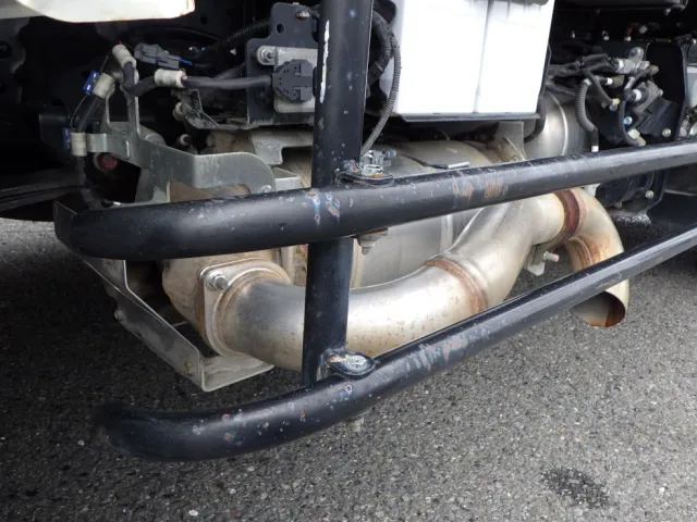 左右のサイドバンパーにキズ・サビがあります。|日野 レンジャー 2KG-FC2ABA(2WD)の写真40