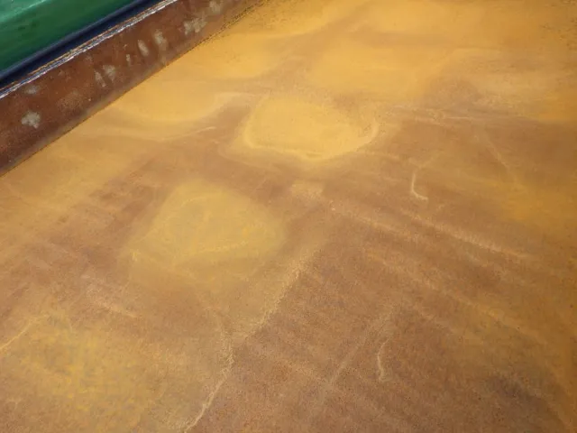 床鉄板にキズ・サビ・ヘコミがあります。|日野 レンジャー 2KG-FC2ABA(2WD)の写真42