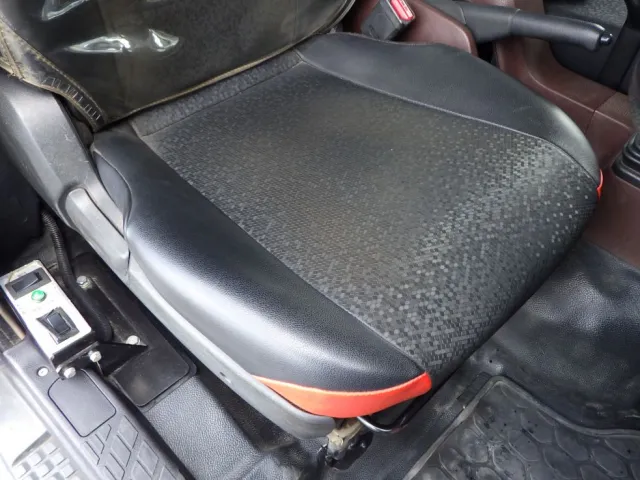 運転席座面にヘタリがあります。|日野 レンジャー 2KG-FC2ABA(2WD)の写真45