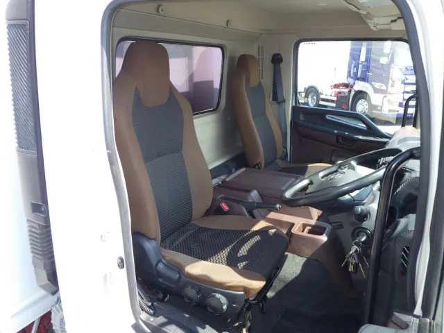 乗車定員は２名です。|日野 レンジャー 2KG-FC2ABG(2WD)の写真6