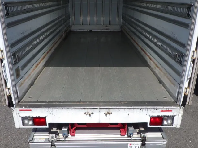 床の状態です。（アルミ製システムフロアです）|日野 レンジャー 2KG-FC2ABG(2WD)の写真10