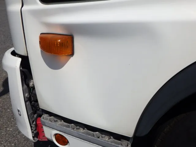 助手席側ドアにヘコミがあります。|日野 レンジャー 2KG-FC2ABG(2WD)の写真32