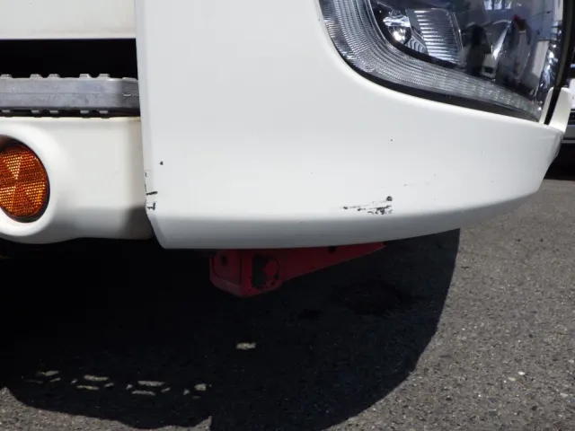 フロントバンパーの運転席側にキズがあります。|日野 レンジャー 2KG-FC2ABG(2WD)の写真34
