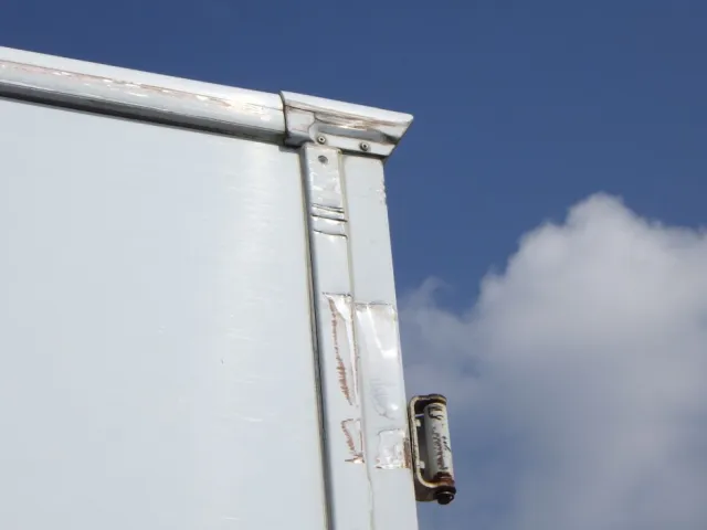 ボディーの助手席側後方にキズ・ヘコミがあります。|日野 レンジャー 2KG-FC2ABG(2WD)の写真38